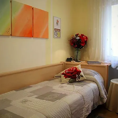 לינה וארוחת בוקר Delle Rose 3*