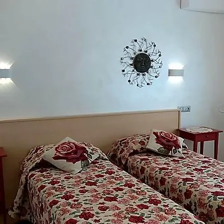 Delle Rose לינה וארוחת בוקר 3*
